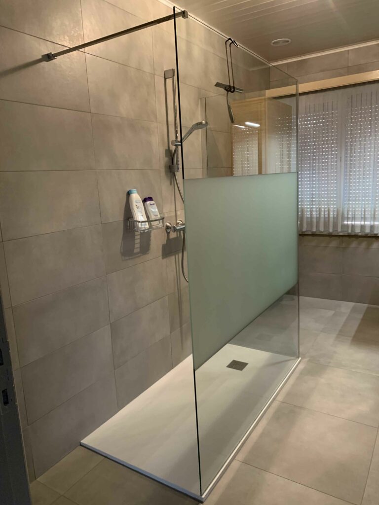 Badkamerrenovatie met inloopdouche - hoeveel kost het renoveren van een badkamer